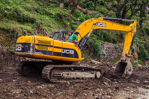 jcb excavator (india), excavator, jcb, js200, js200hd, man, road construction, roadwork, sitting, worker