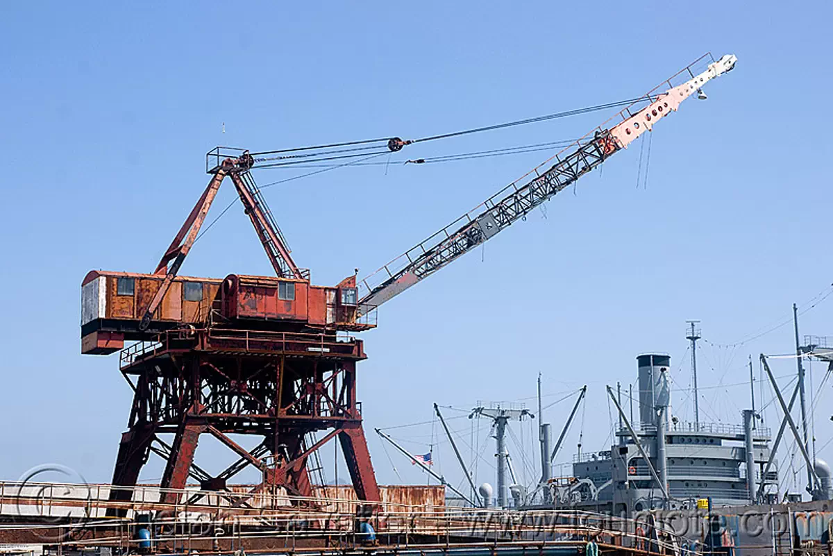 abandoned dockside crane, the whirley crane, richmond kaiser naval ...