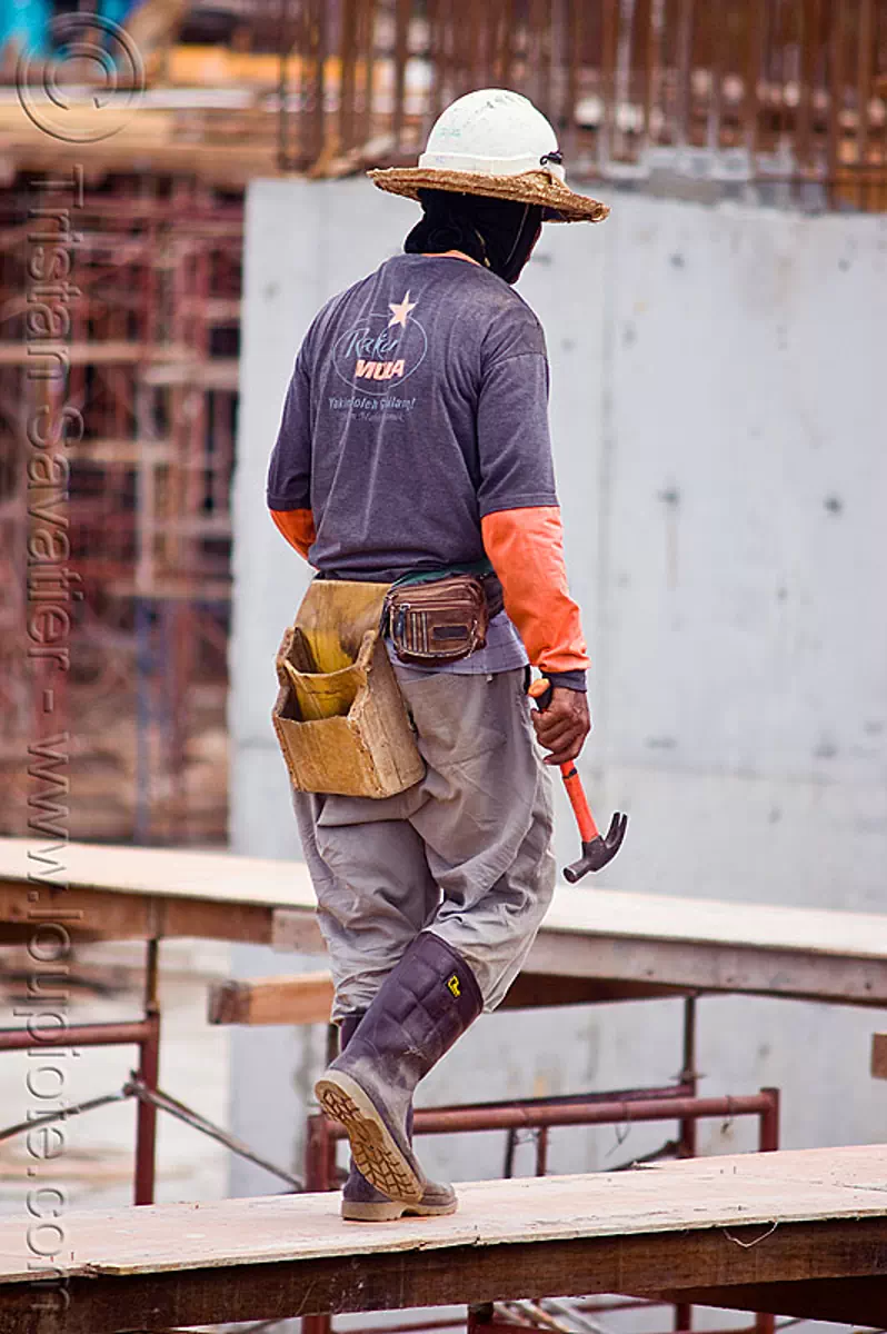 construction worker, tool pouch, hammer