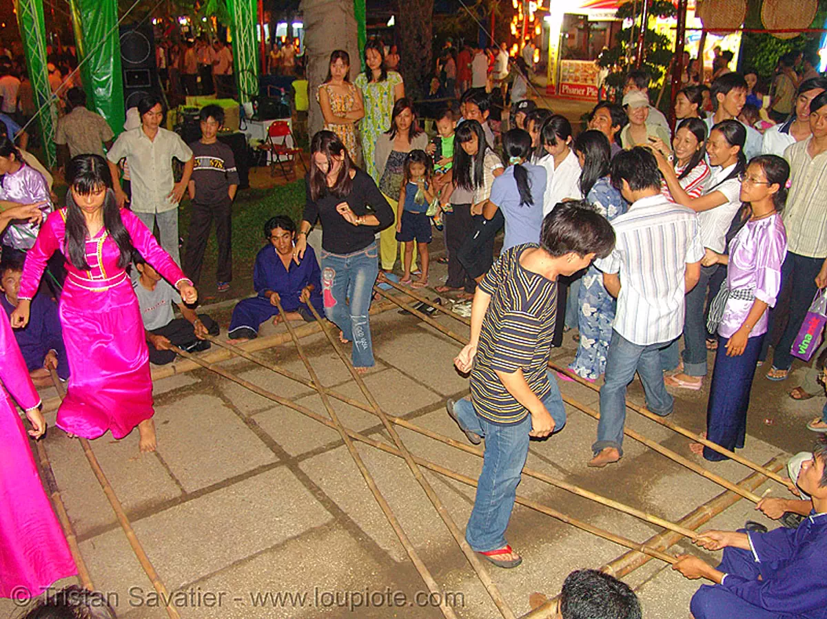 game of skill, city fair, kids (saigon), vietnam