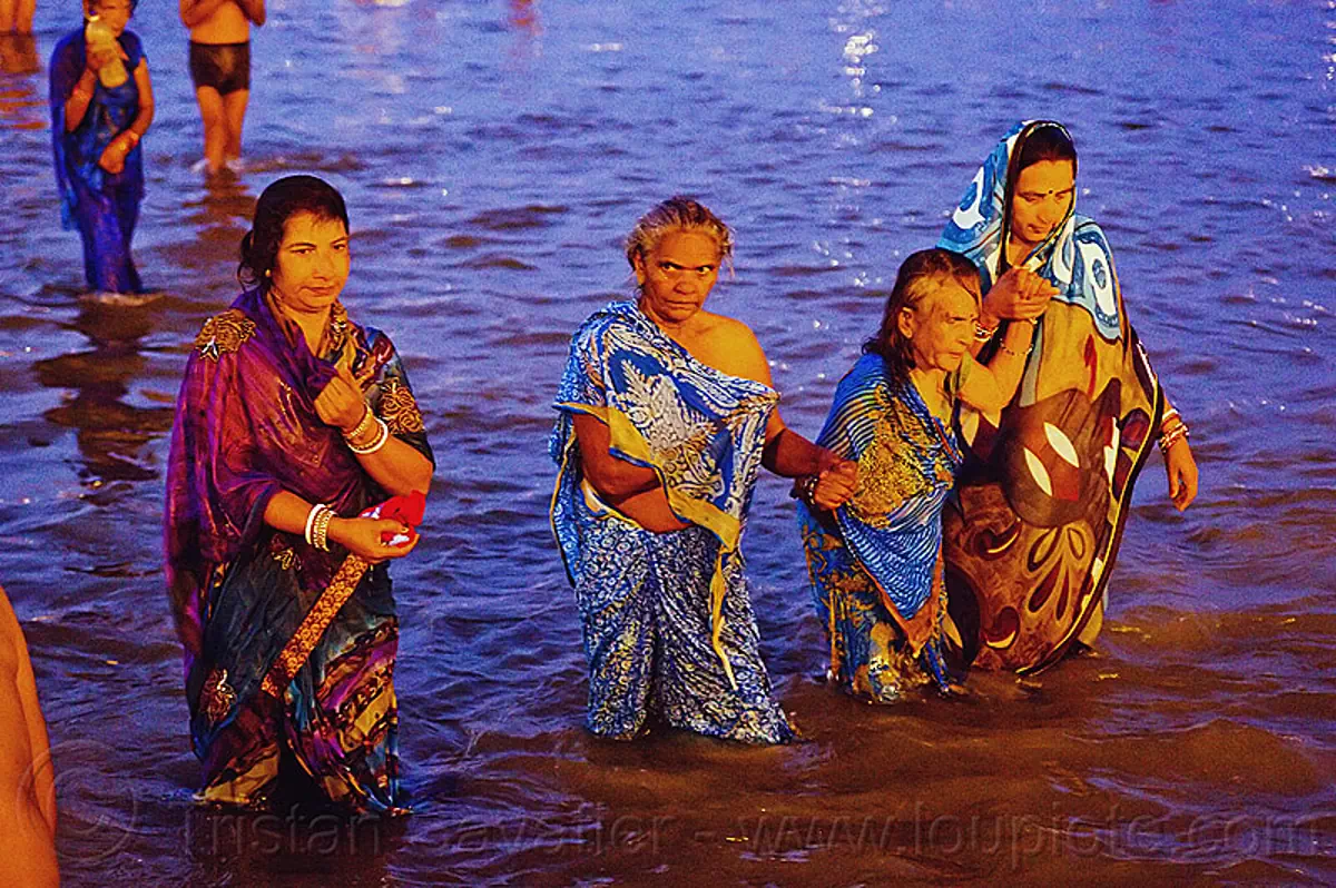 kumbh mela women bathing pictures 2022