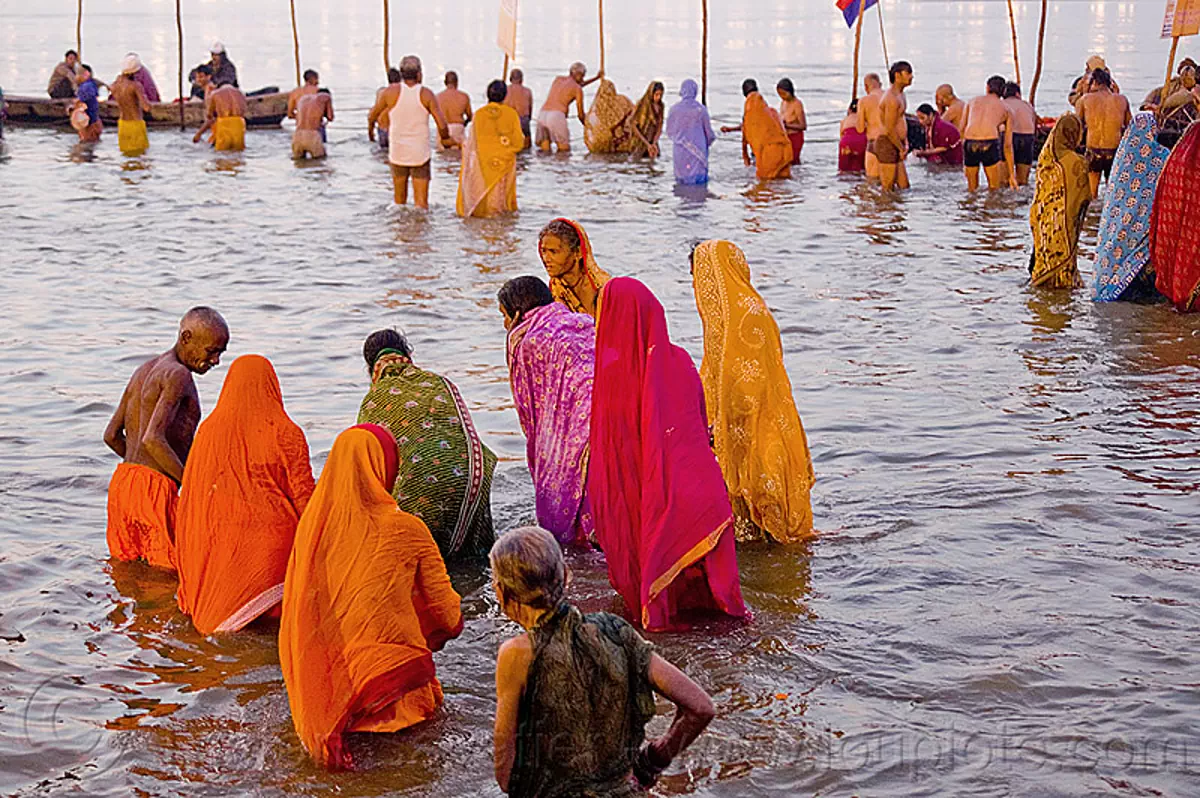 kumbh mela women bathing pictures 2022