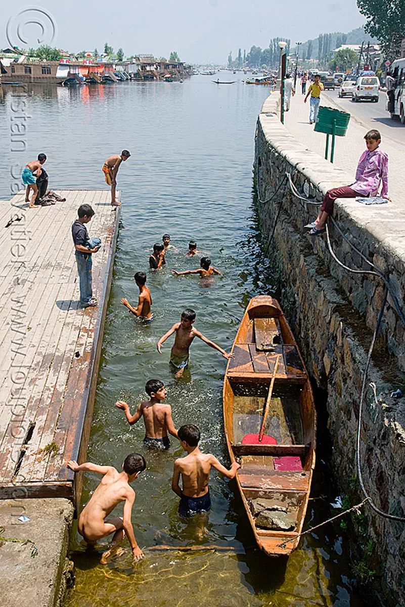 kids bathing in lake, srinagar, kashmir