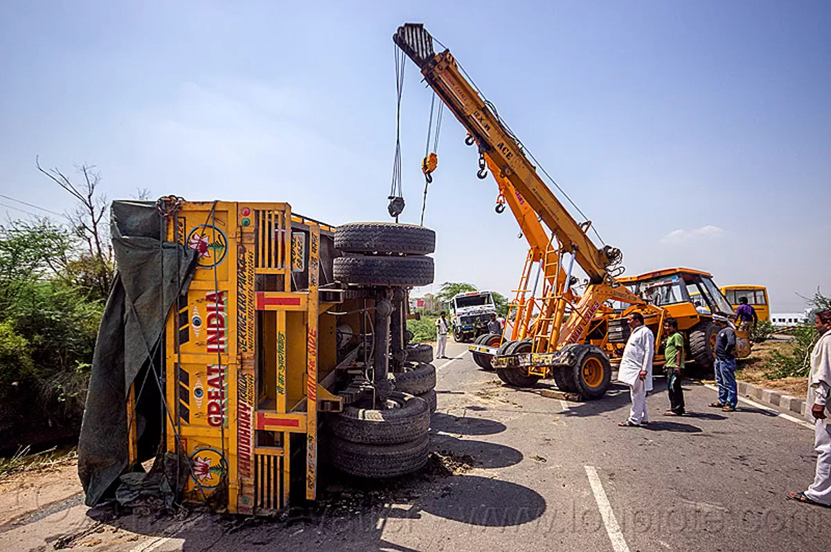 trailer crane lift