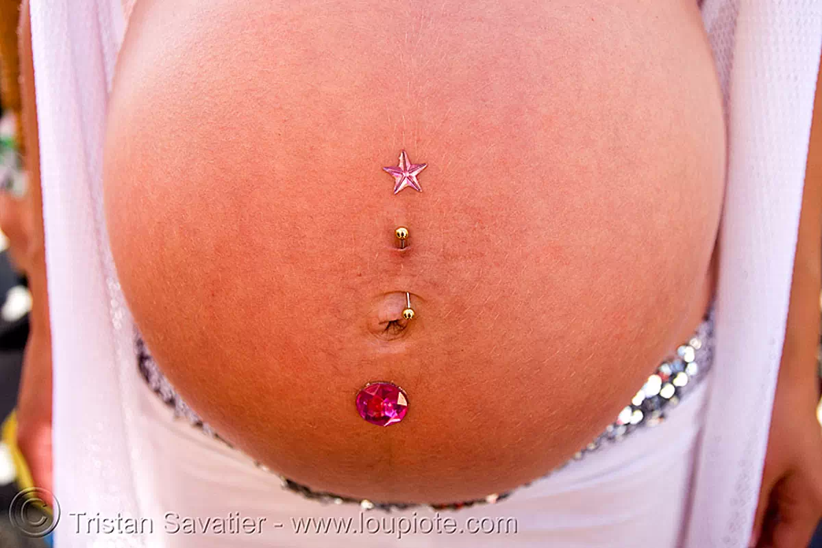 can you keep belly button piercing while pregnant