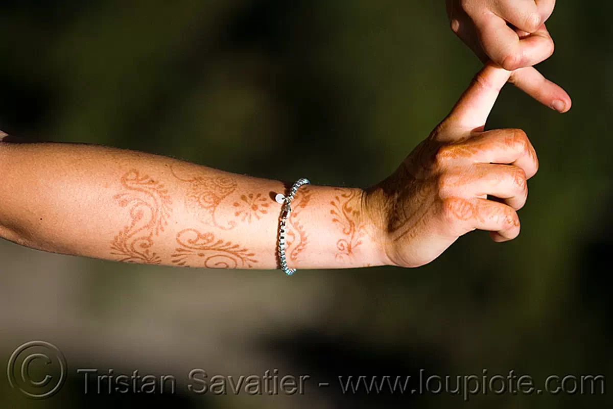 Simply Inked Lace Band Henna Tattoo at Rs 399/piece | हीना बॉडी टैटू in Sas  Nagar | ID: 27369709697