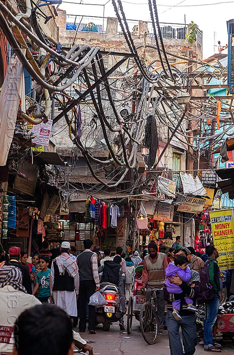 electric-power-lines-and-wiring-in-street-india-11639811483.webp