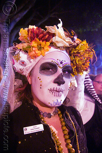 skull makeup, woman with leaves headdress, dia de los muertos ...