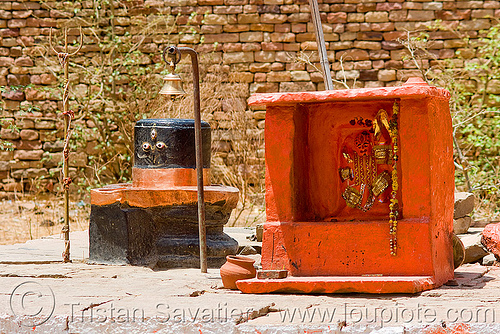 black lingam and hanuman shrine - fort hill - gwalior (india), bell, eyes, gwalior, hanuman, hinduism, shiva linga, shiva lingam, shivling, shrine