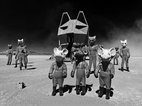 burning man - spacecats final landing, art installation, ayda keshtkar, cats, dave keane, lander, lem, mice, mouse, paradisium, rats, spacecat temple, spacecats