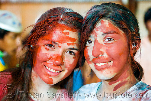 carnaval - carnival in jujuy capital (argentina), andean carnival, argentina, carnaval de la quebrada, face painting, facepaint, firends, girls, jujuy capital, noroeste argentino, red paint, san salvador de jujuy, women