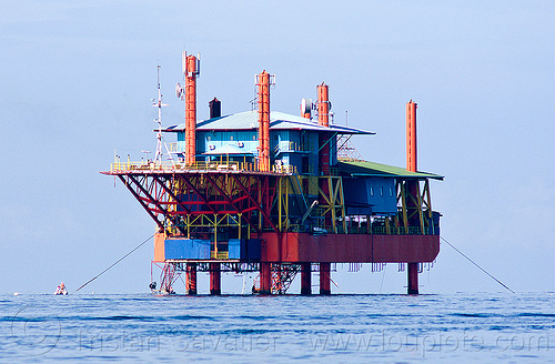 offshore oil rig transformed into floating dive resort, borneo, diving, floating home, floating house, mabul, malaysia, ocean, offshore platform, offshore rig, oil platform, oil rig, resort, scubadiving, sea, seaventures dive rig, semi-sub, semi-submersible platform, sipadan