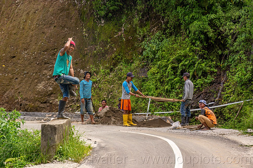 road workers in tana toraja, men, road construction, roadwork, tana toraja, working