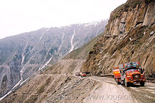 zojila pass - drass valley - leh to srinagar road - kashmir, dras valley, drass valley, kashmir, lorry, mountain pass, mountains, road, tata motors, trucks, zoji la, zoji pass, zojila pass